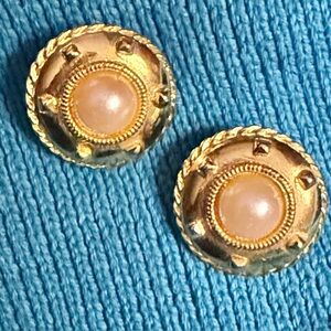 Vintage 1980s Goldtone Round Runway Clip Earrings